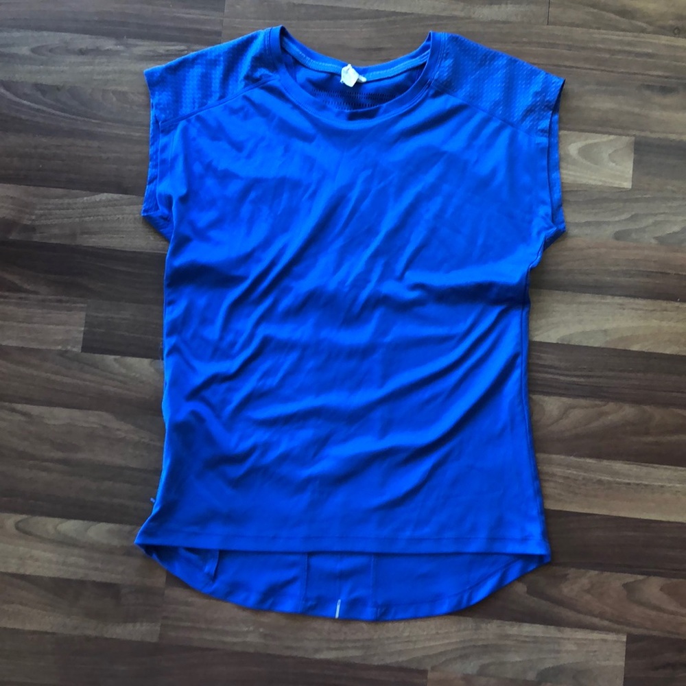 Champion small vented pocketed periwinkle tee